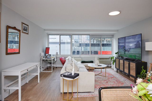 211 E Ohio Street - Photo 3