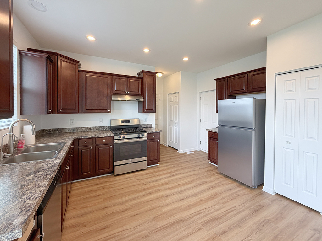 651 Olive Lane - Photo 3