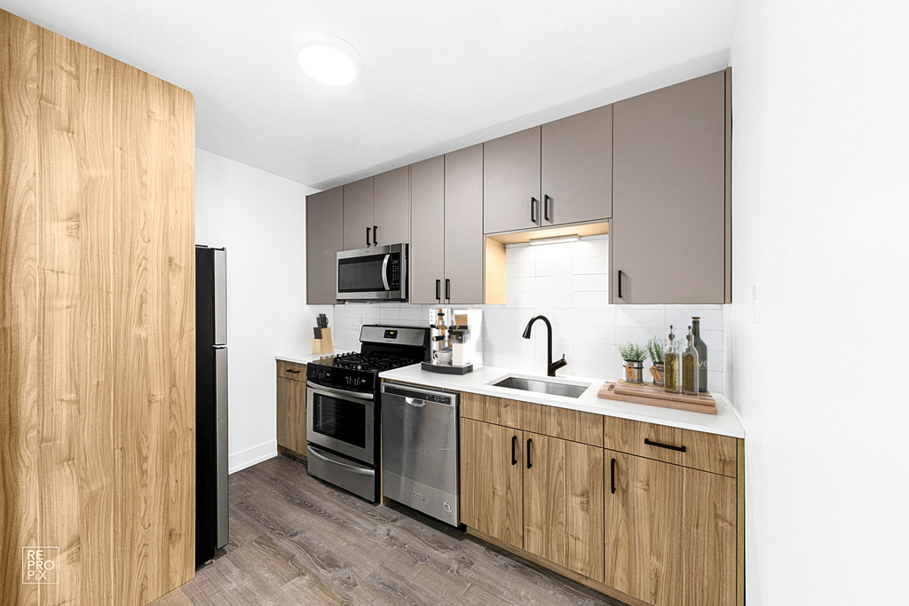 6230 N Kenmore Avenue - Photo 1