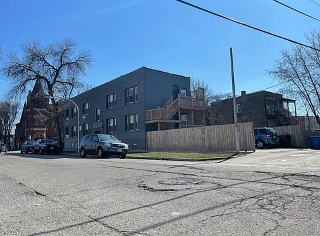 3639 W Iowa Street - Photo 9