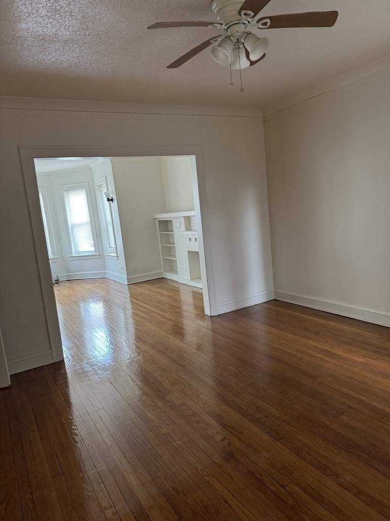 6523 S Greenwood Avenue - Photo 2