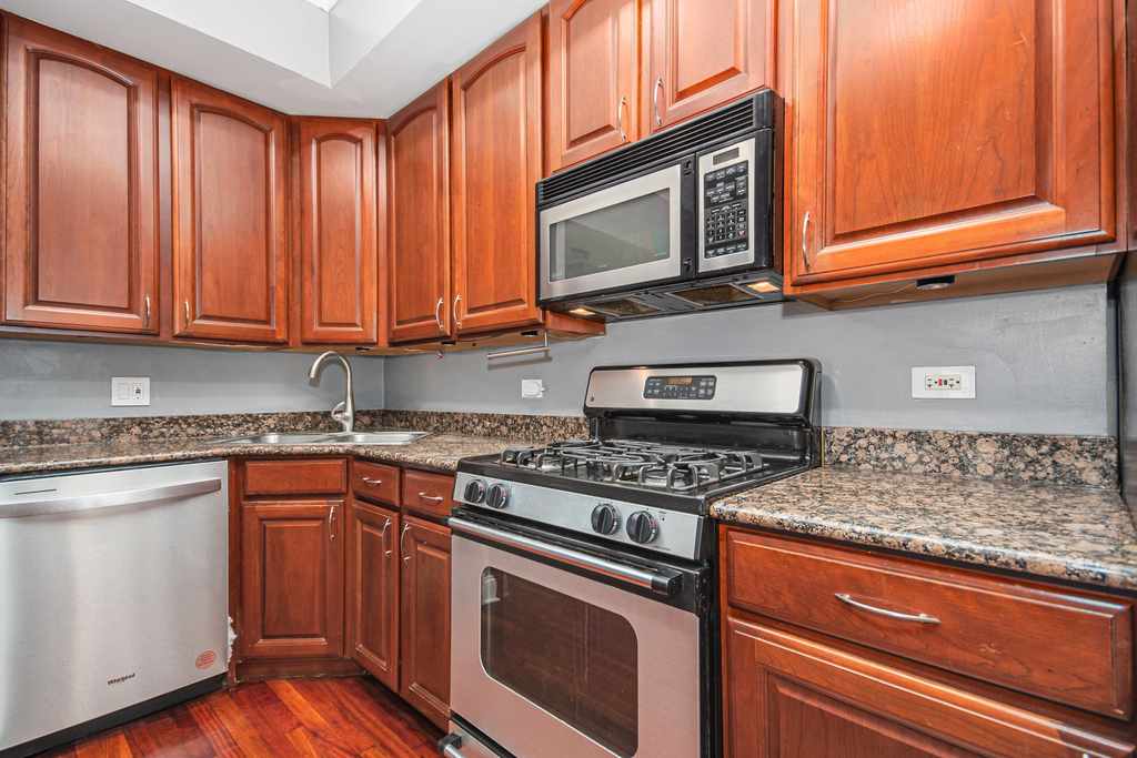 747 N Sedgwick Street - Photo 3