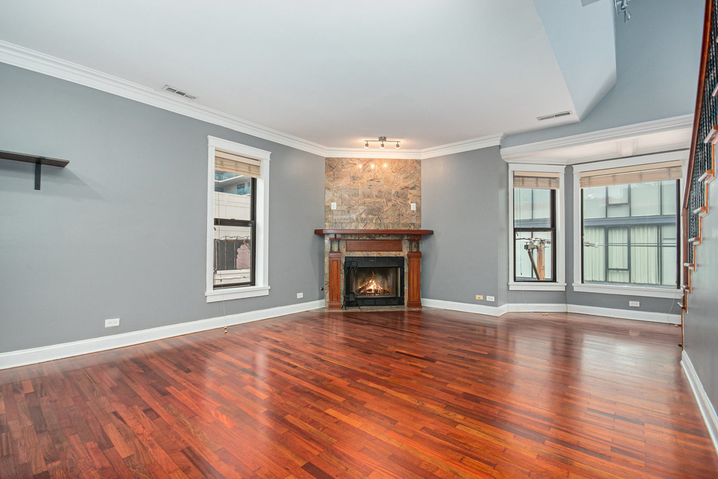 747 N Sedgwick Street - Photo 2