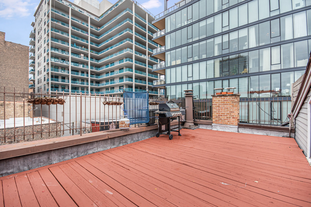747 N Sedgwick Street - Photo 13