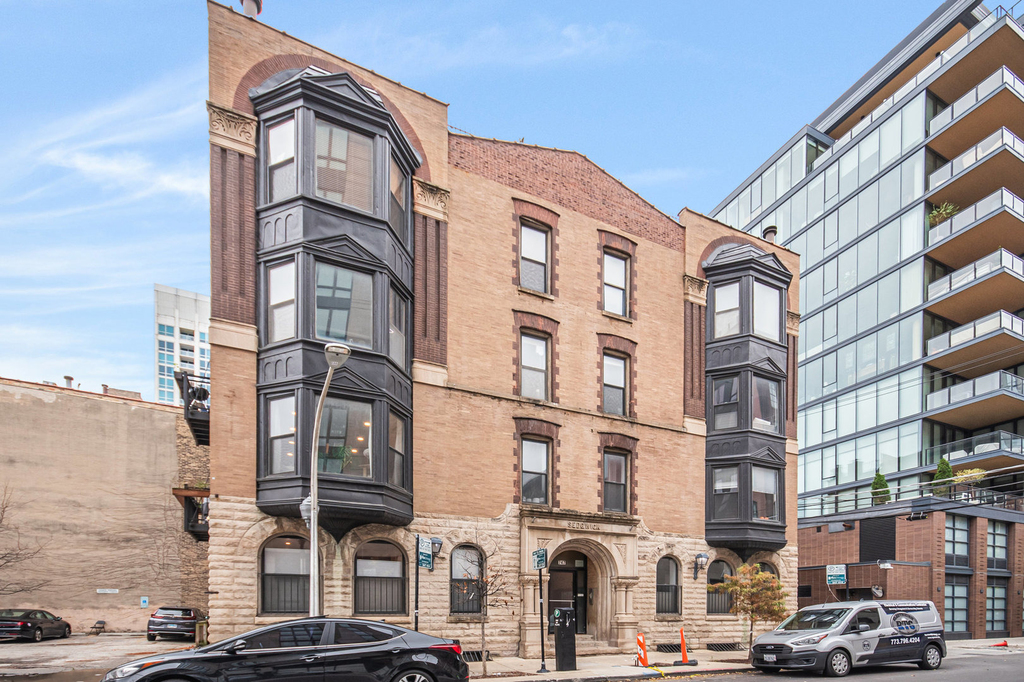 747 N Sedgwick Street - Photo 1