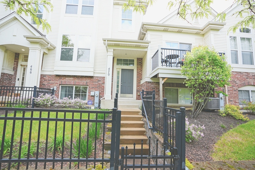 470 Grosvenor Lane - Photo 0