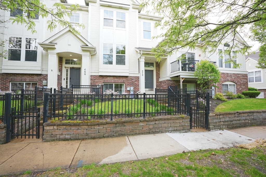 470 Grosvenor Lane - Photo 1