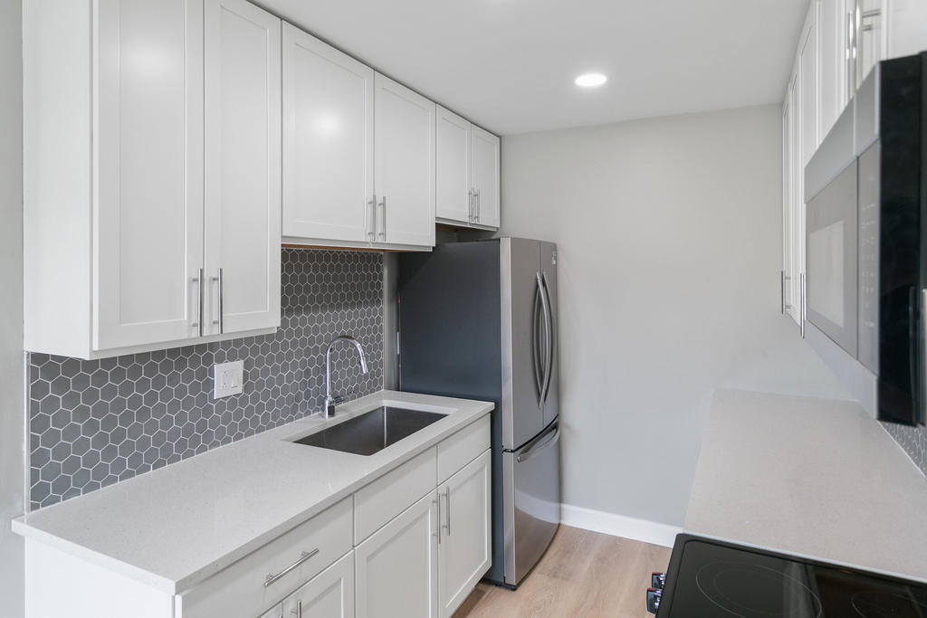405 E Reed Street - Photo 3