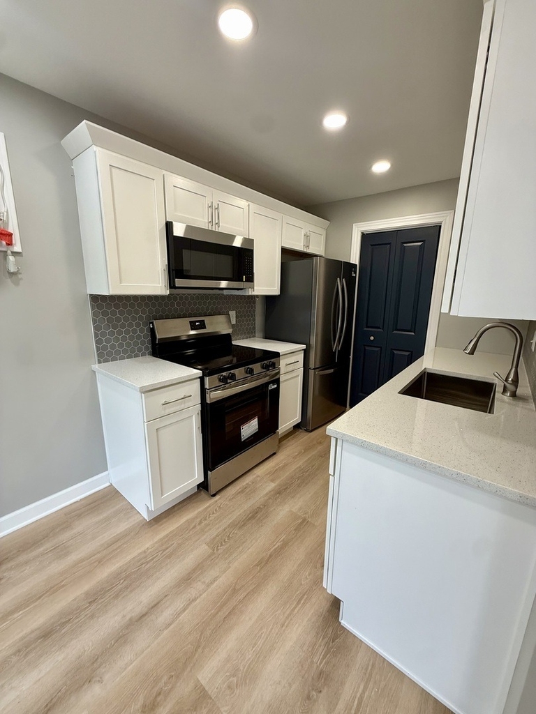 405 E Reed Street - Photo 1