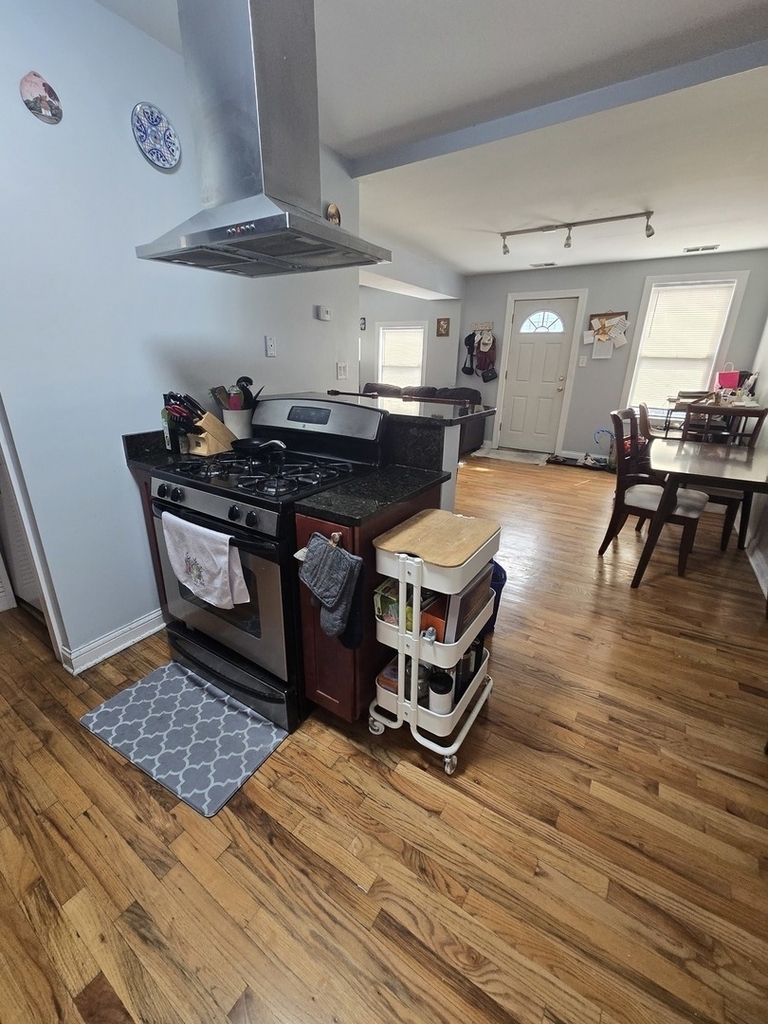 1321 W Grand Avenue - Photo 3