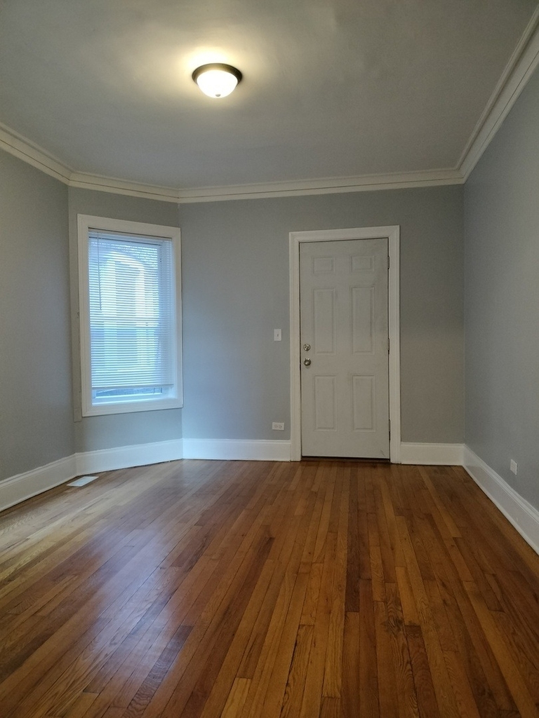 7408 S Eberhart Avenue - Photo 2