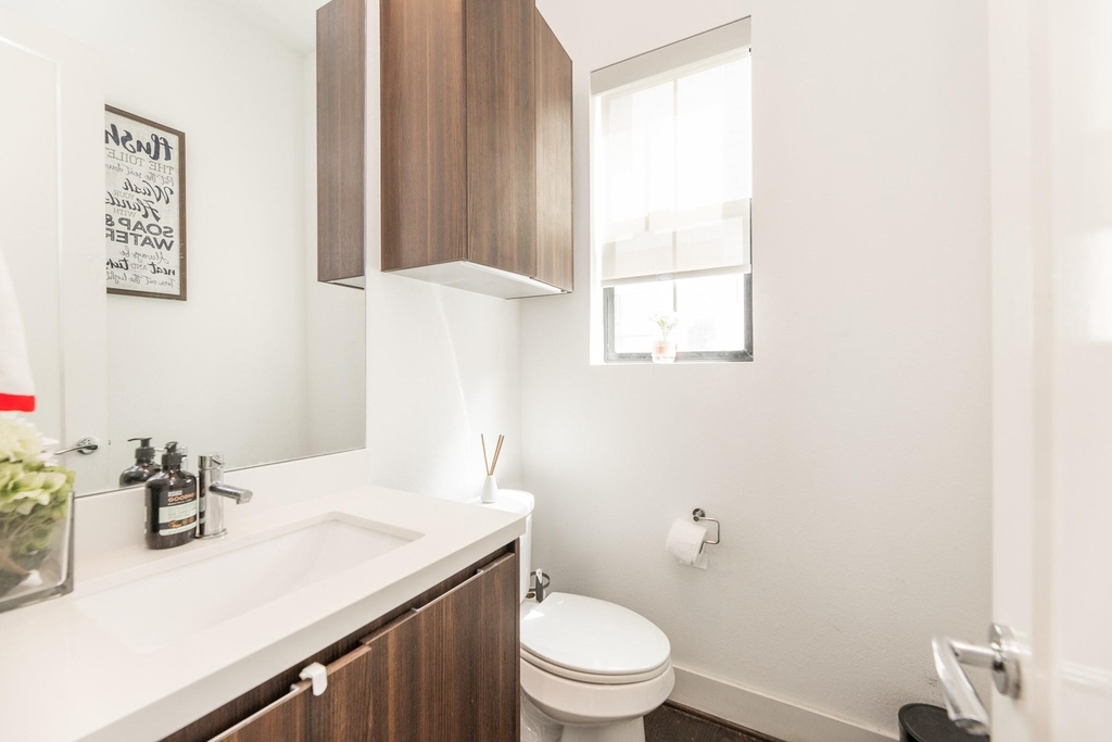 608 Middle Street - Photo 12