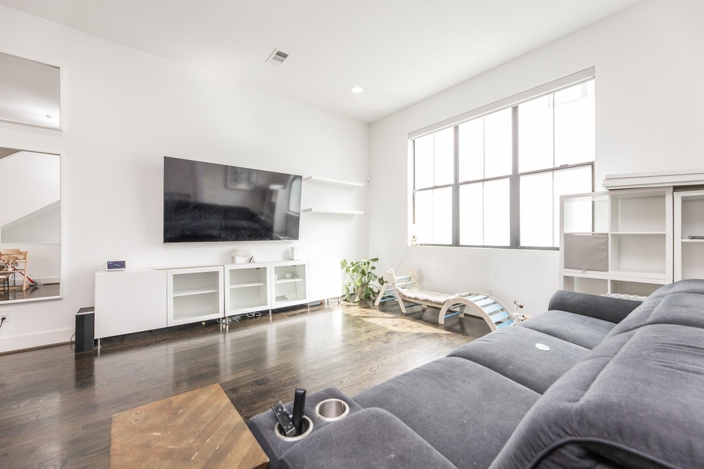 608 Middle Street - Photo 7