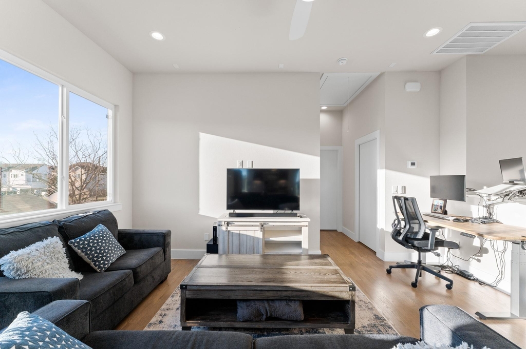 4904 Noble Street - Photo 8