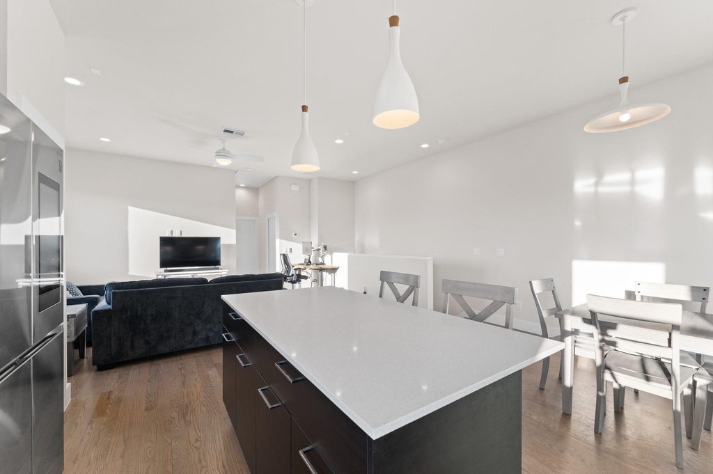 4904 Noble Street - Photo 3