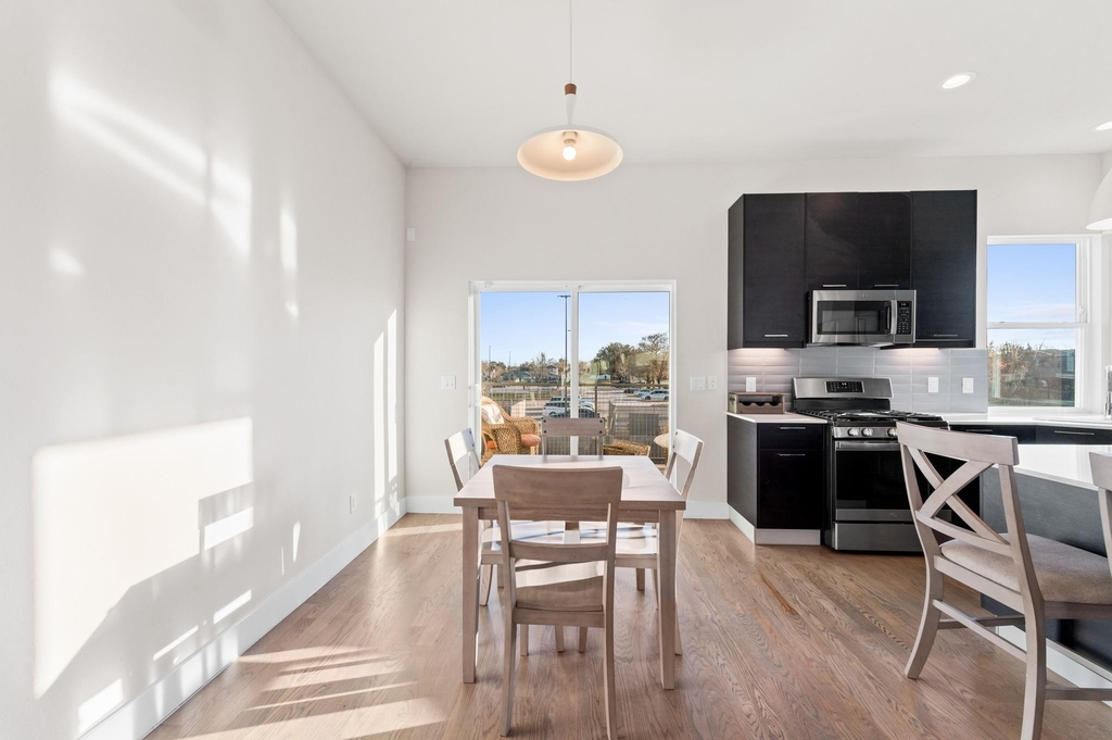 4904 Noble Street - Photo 5