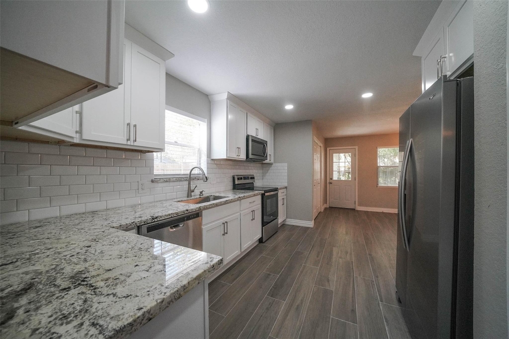 7818 Beaufort Drive - Photo 5