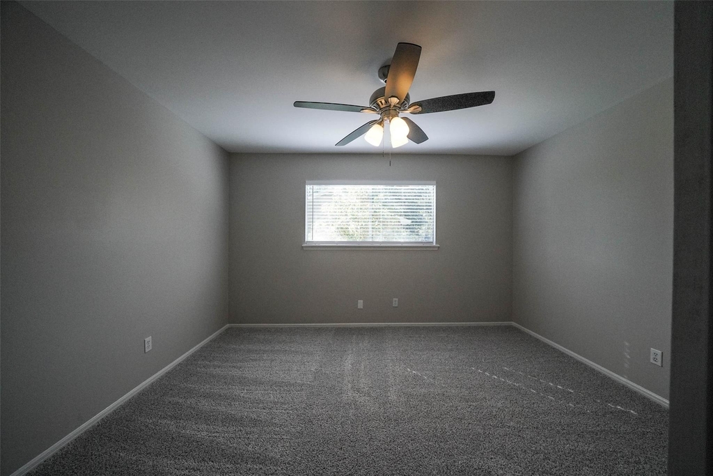 7818 Beaufort Drive - Photo 4
