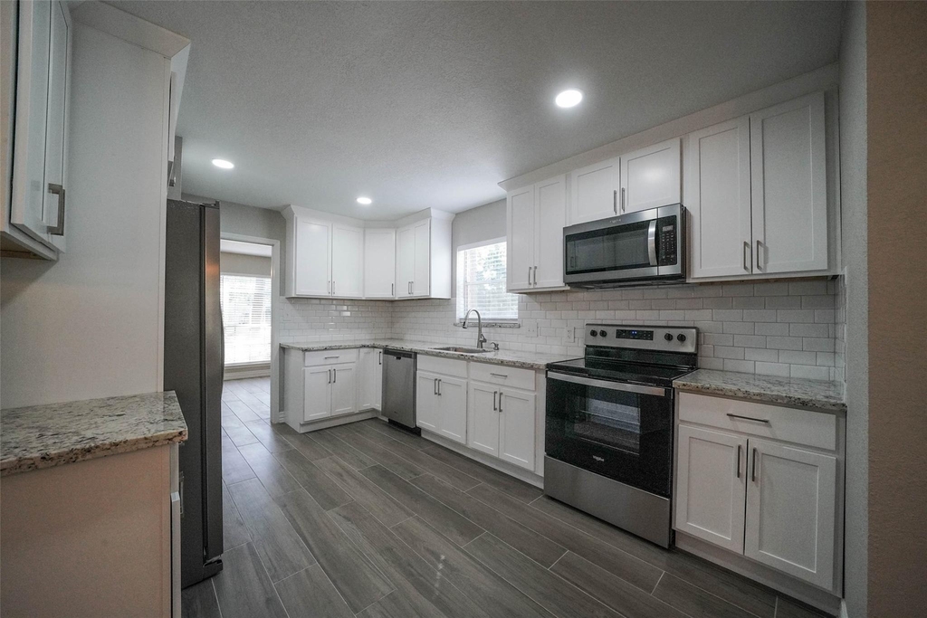 7818 Beaufort Drive - Photo 12