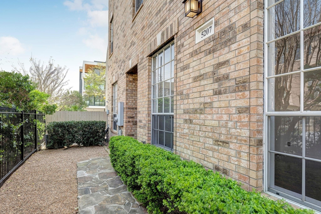 5207 Blossom Street - Photo 1