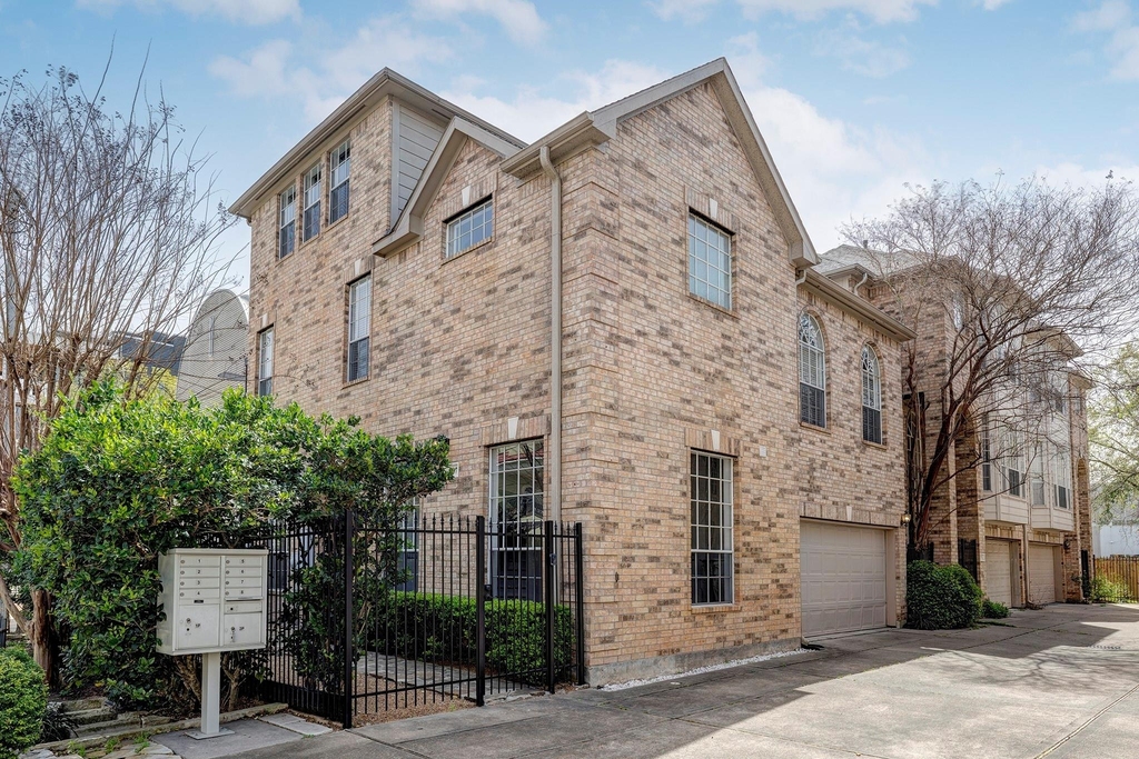 5207 Blossom Street - Photo 0