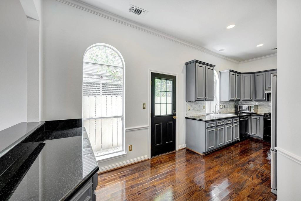 5207 Blossom Street - Photo 8