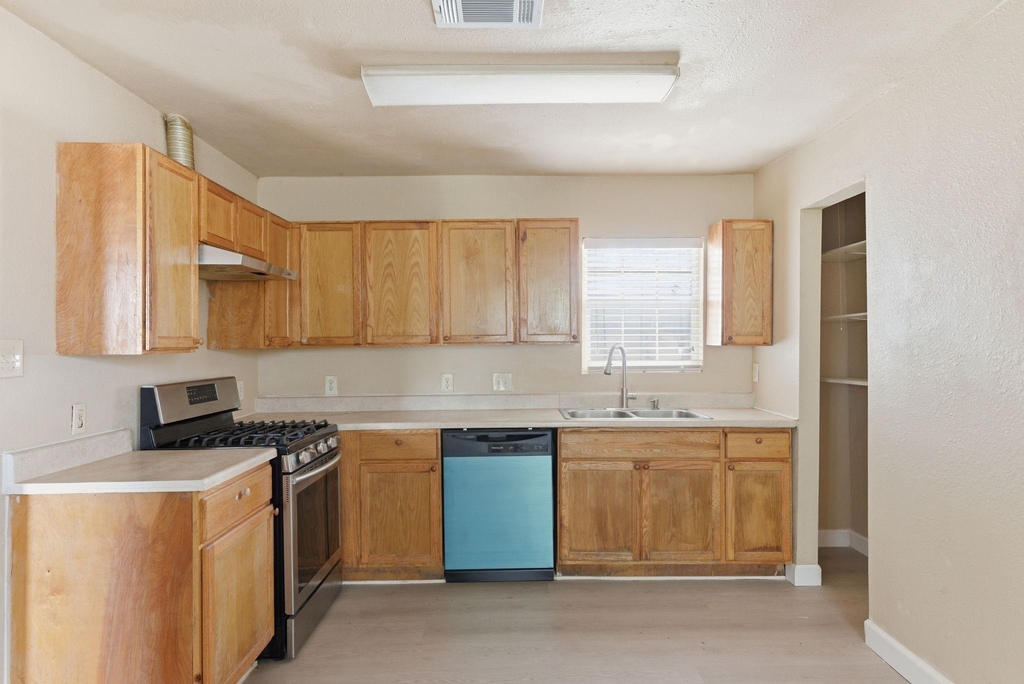 2411 Leffingwell Street - Photo 9