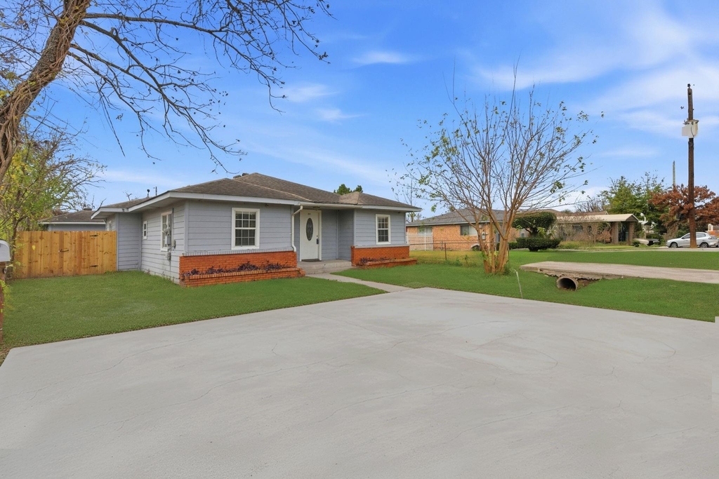 2411 Leffingwell Street - Photo 2