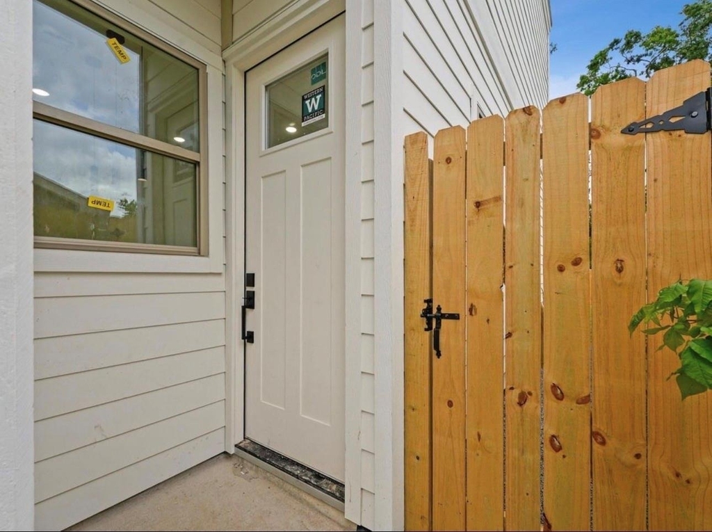 7416 Maxroy Street - Photo 3