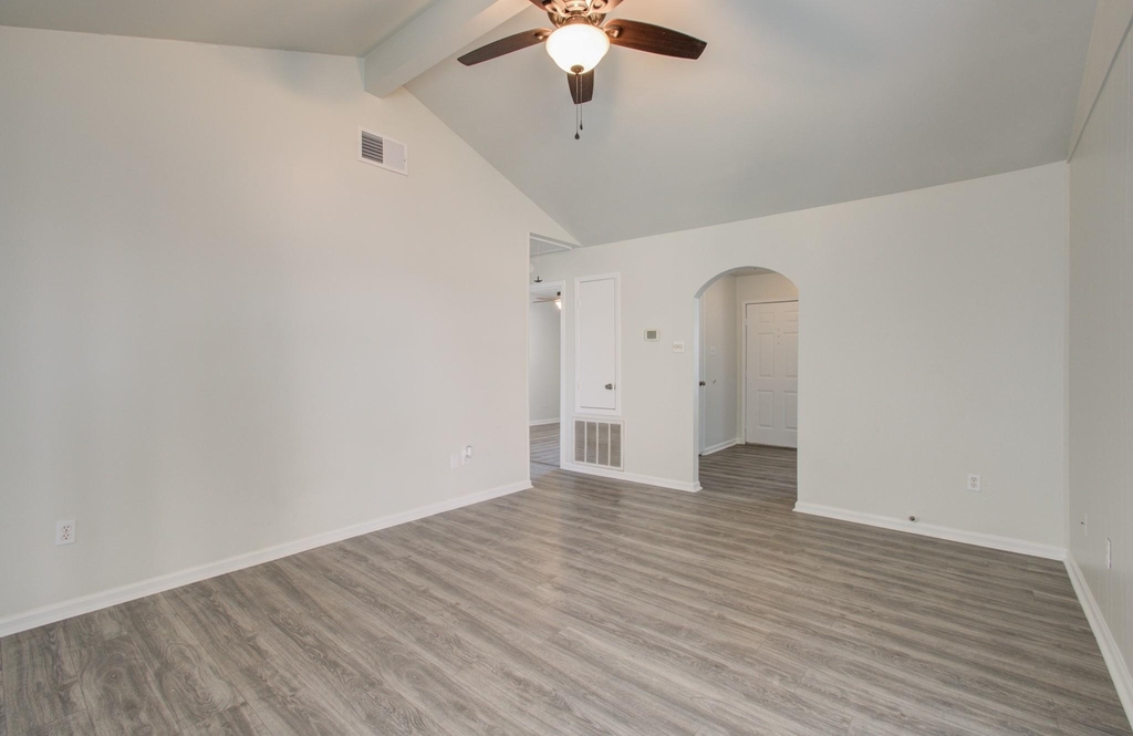 15611 La Casa Lane - Photo 8