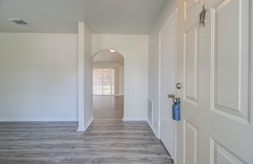 15611 La Casa Lane - Photo 3