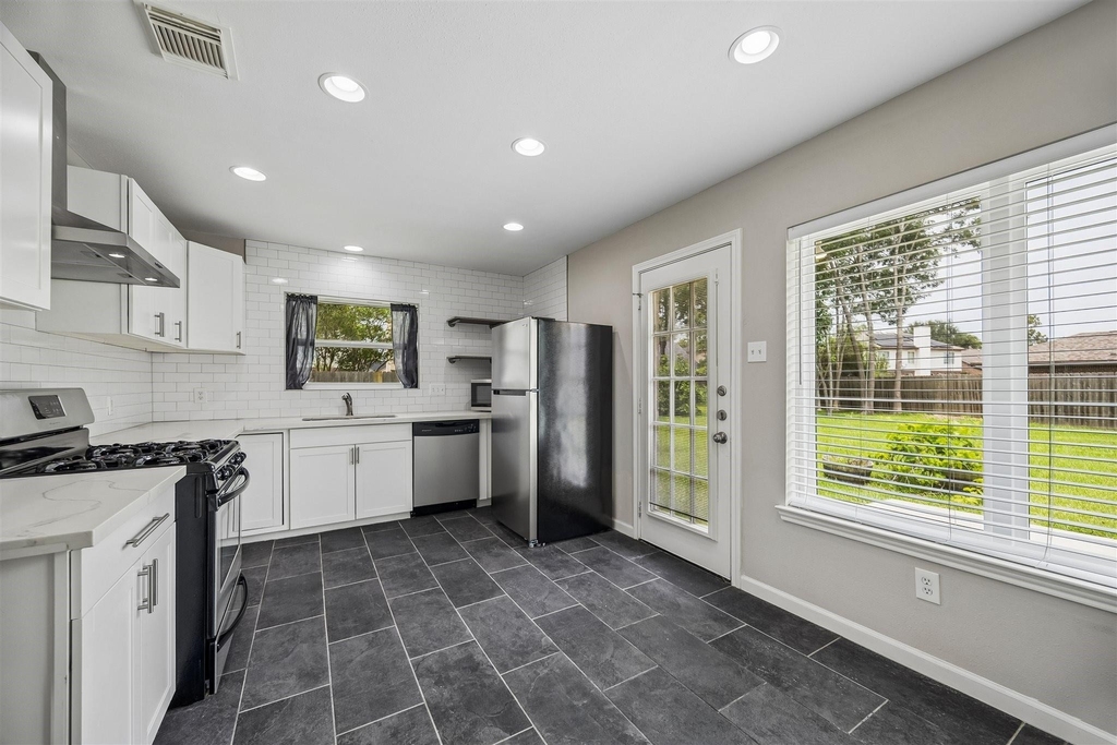 2414 Chelston Court - Photo 4