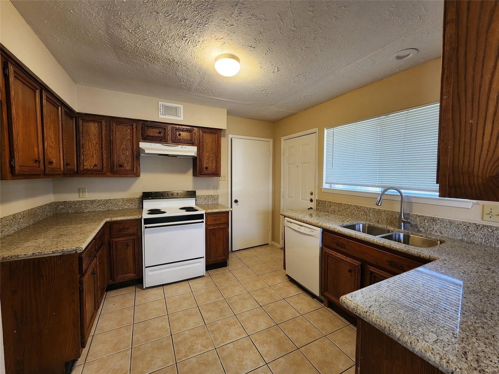 22810 Leedstown Lane - Photo 3