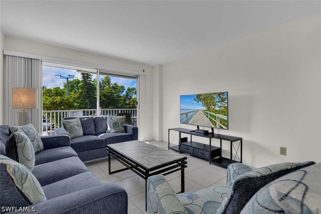 1300 Gulf Shore Boulevard N - Photo 8