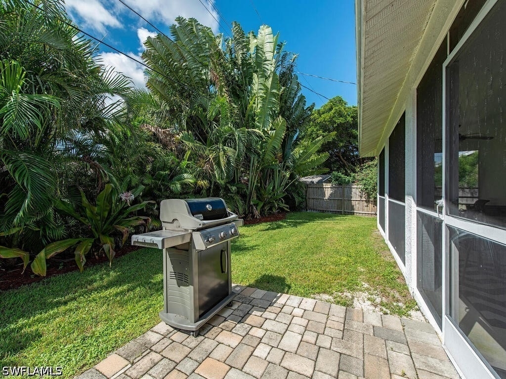 1082 Capri Drive - Photo 11