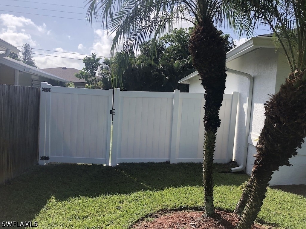 1082 Capri Drive - Photo 12