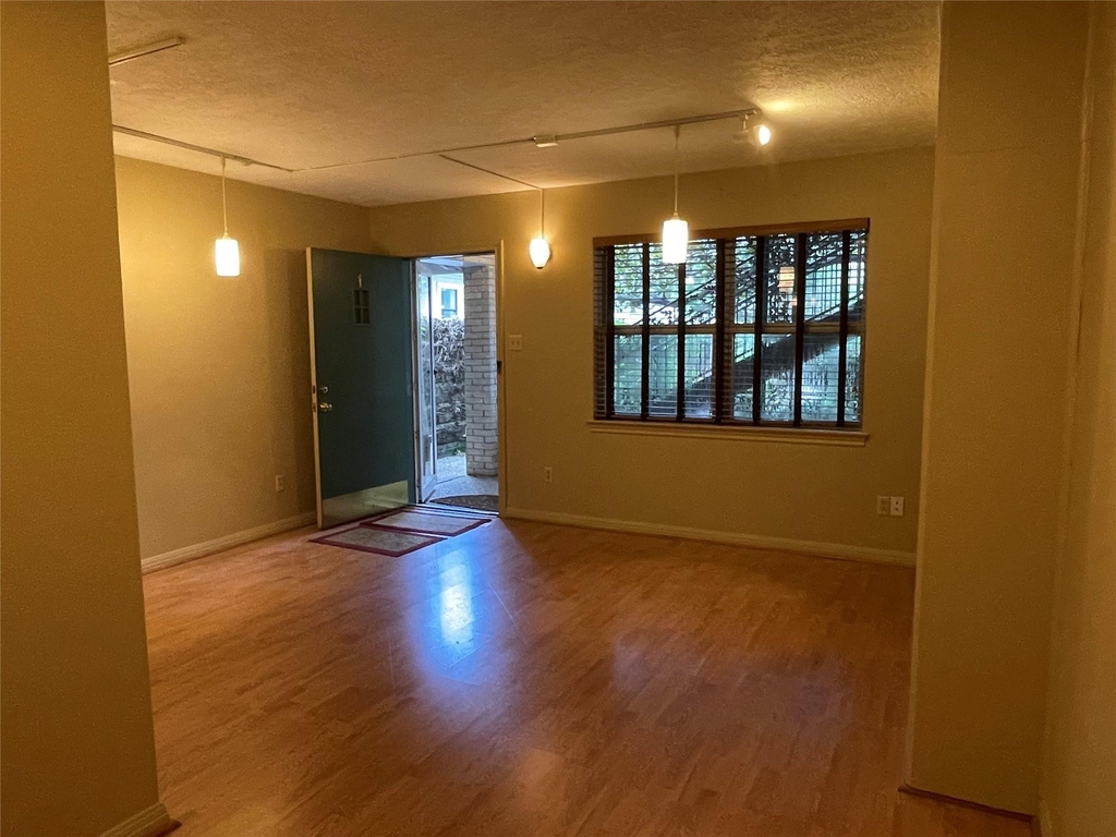 1324 Cortlandt Street - Photo 7
