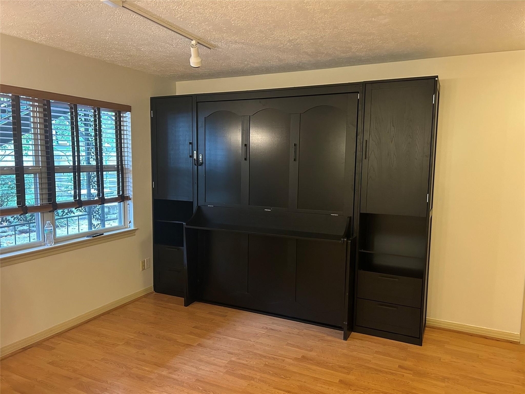1324 Cortlandt Street - Photo 1