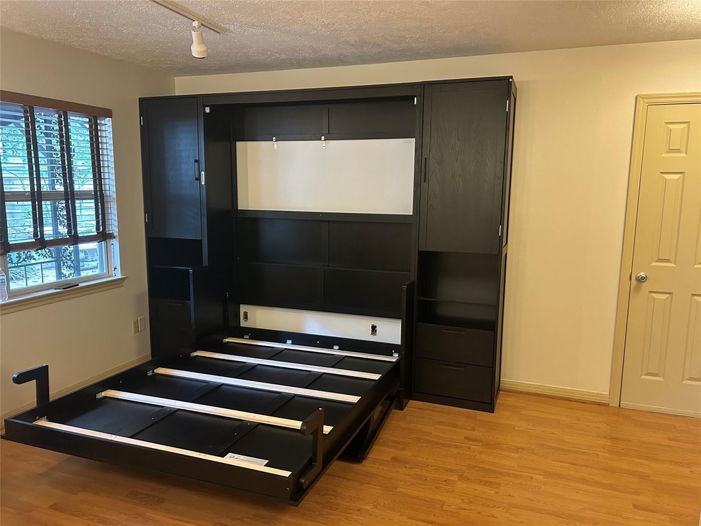 1324 Cortlandt Street - Photo 0