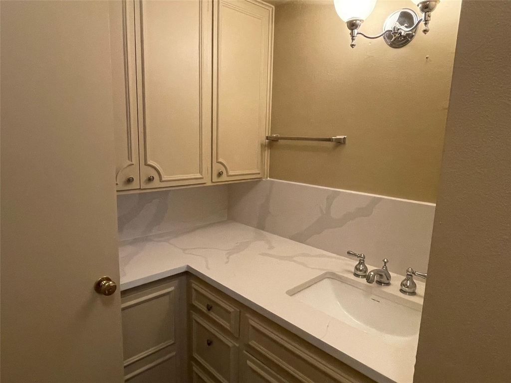 1324 Cortlandt Street - Photo 5