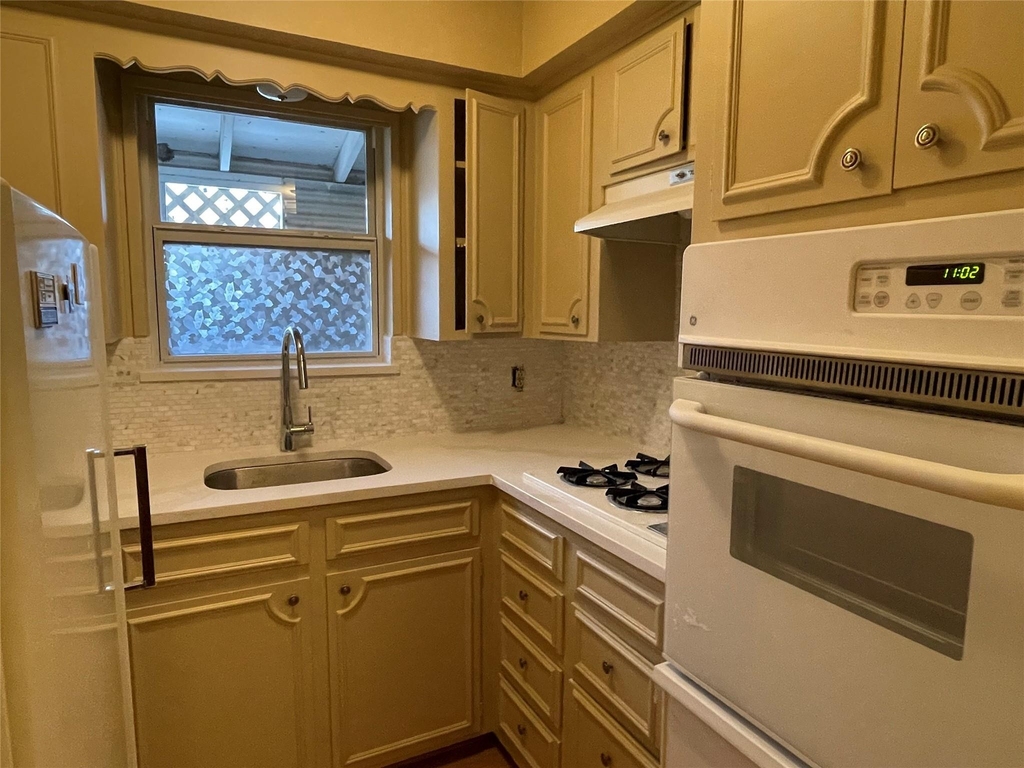 1324 Cortlandt Street - Photo 4