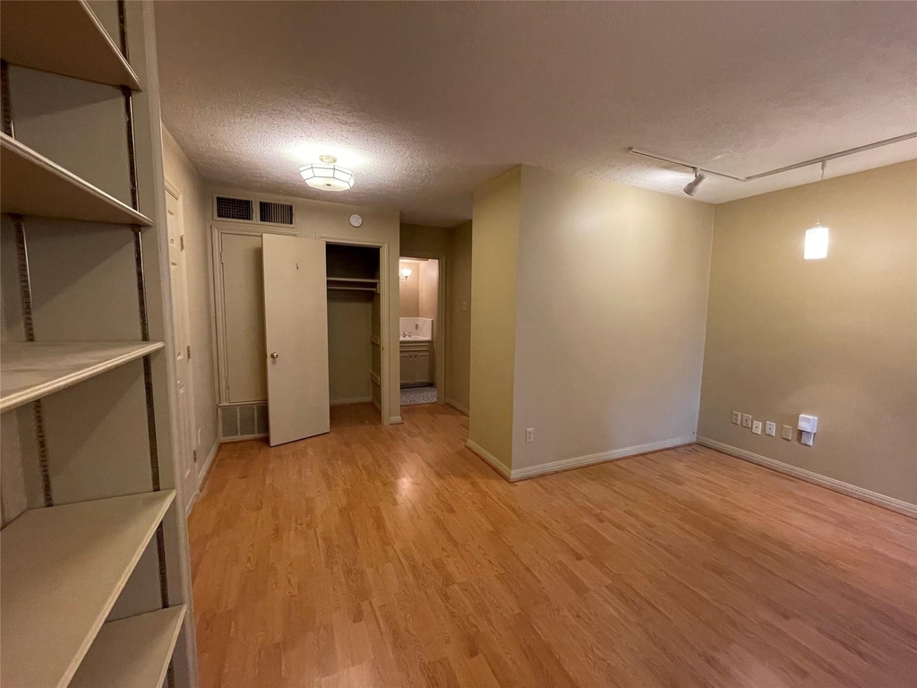 1324 Cortlandt Street - Photo 2