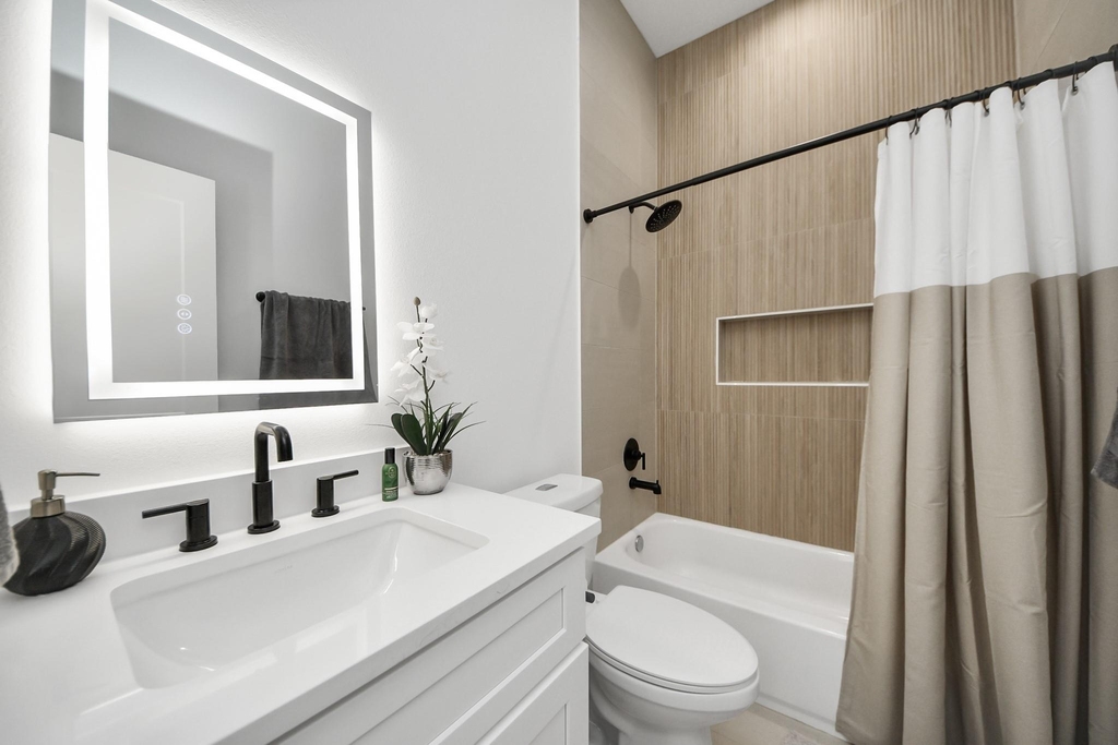 1044 W 17th Street - Photo 41