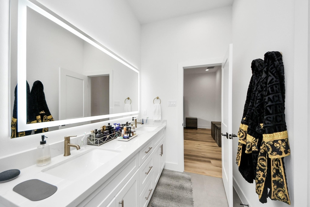 1044 W 17th Street - Photo 37