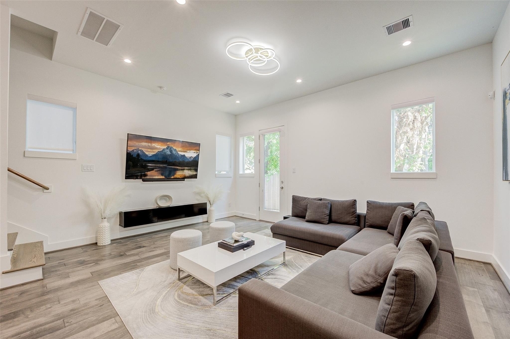 5839 Dolores Street - Photo 0