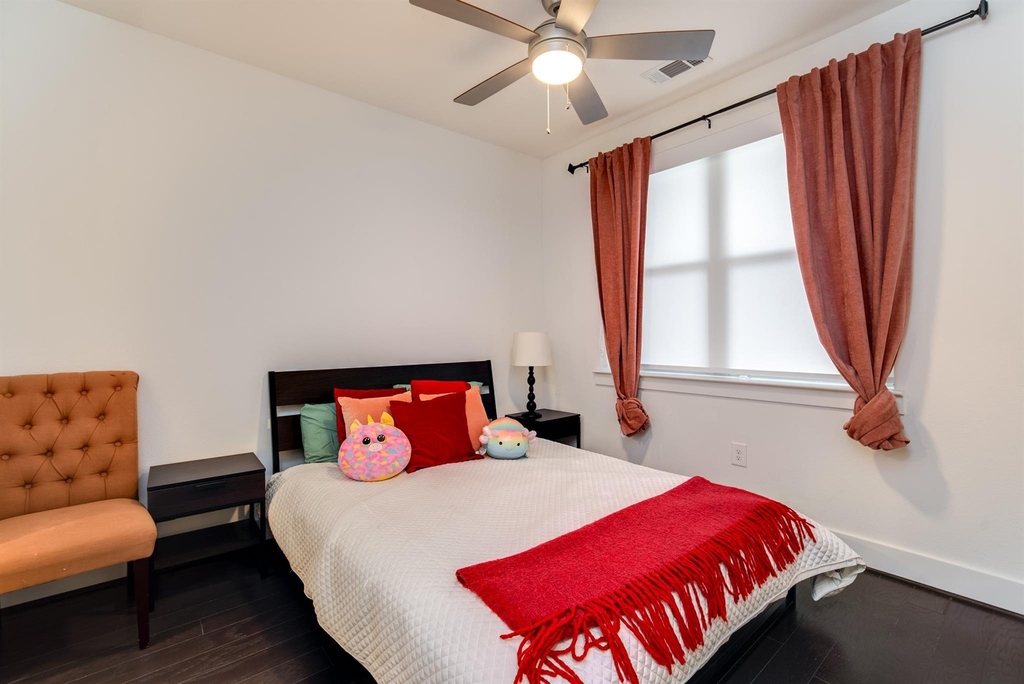 4819 Caroline Street - Photo 8