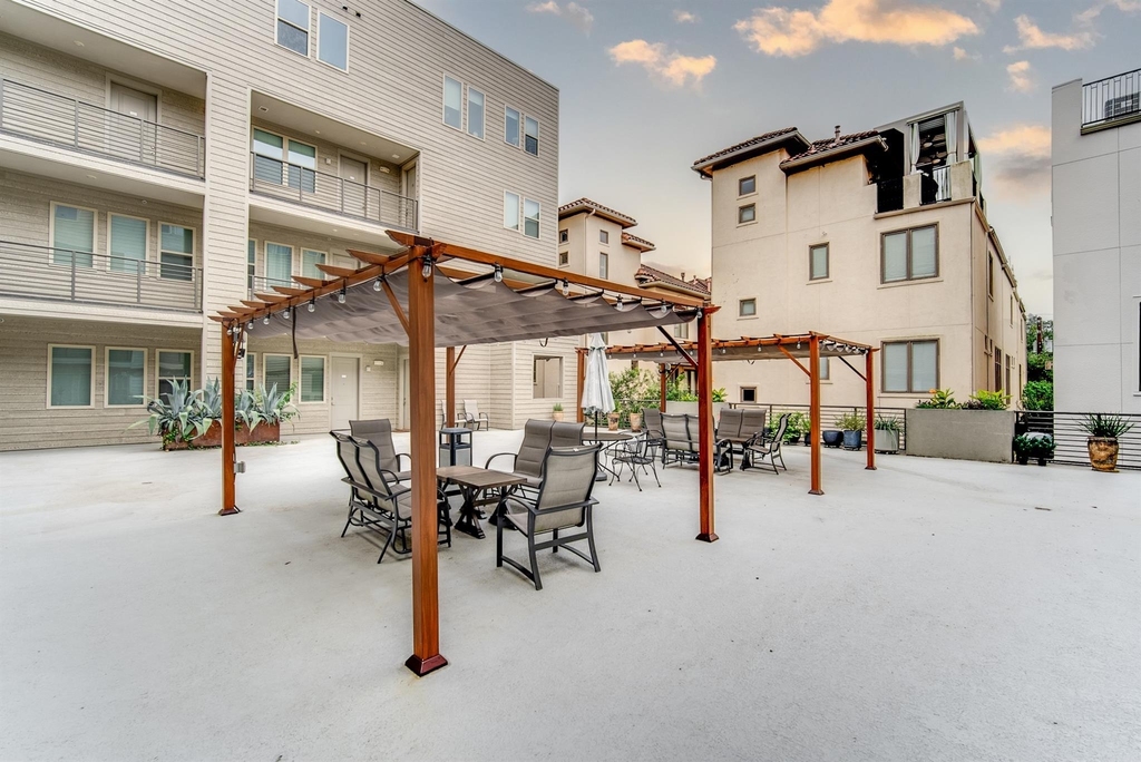 4819 Caroline Street - Photo 31