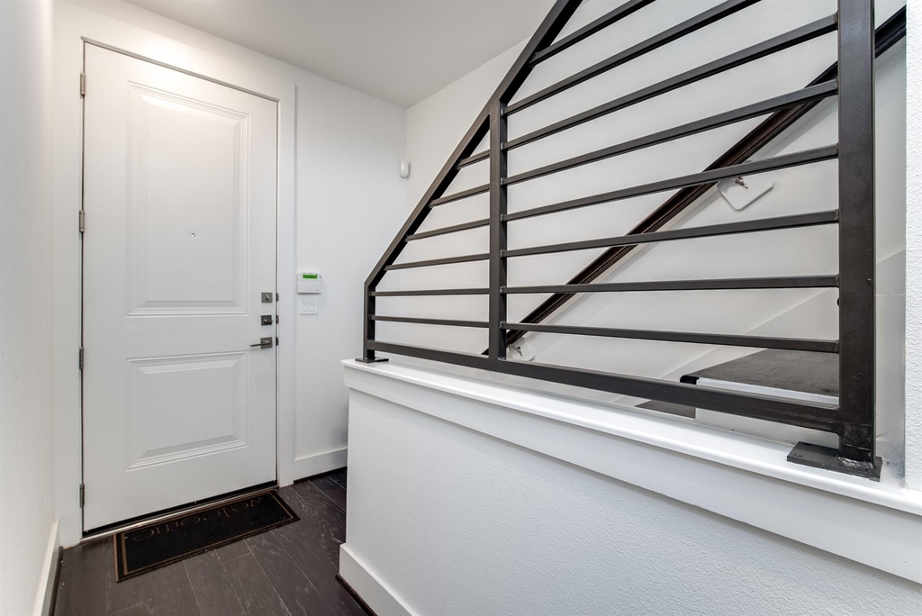4819 Caroline Street - Photo 4