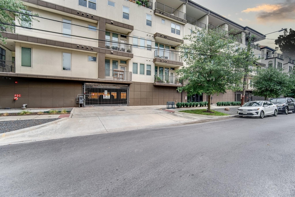 4819 Caroline Street - Photo 39