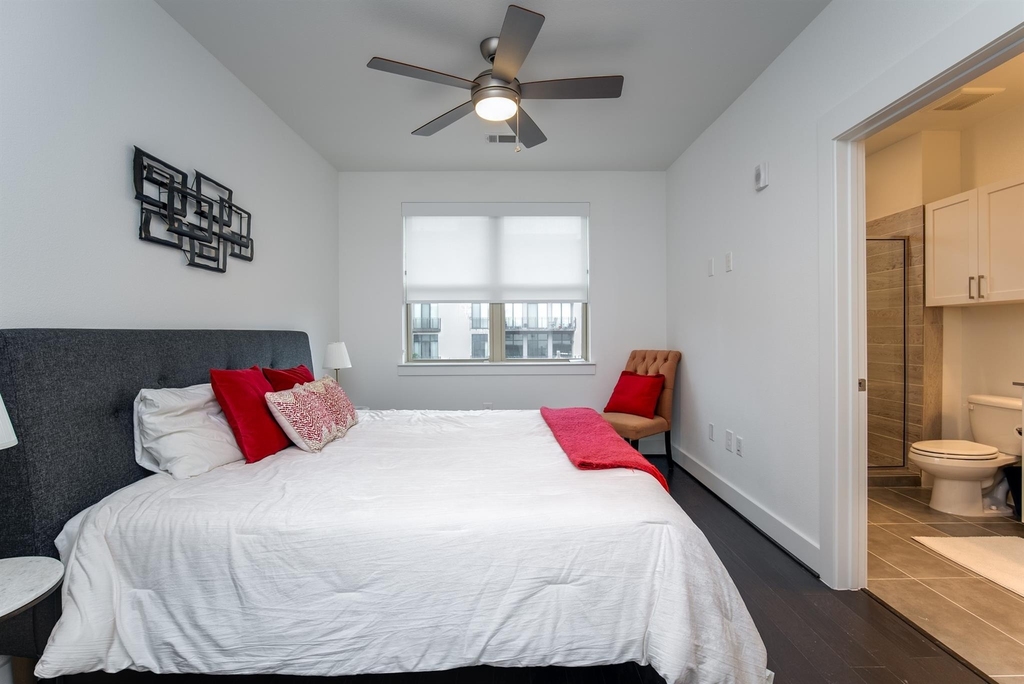4819 Caroline Street - Photo 6